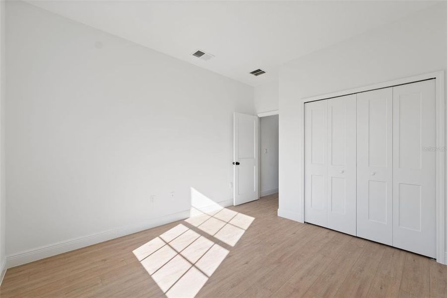 Spacious, unfurnished interior of a new home in , Ocala (Image 30).