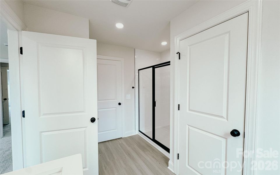 Spacious, unfurnished interior of a new home in , Harrisburg (Image 26).