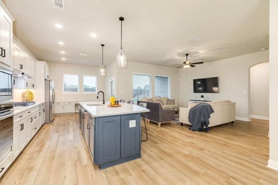 This is an ideal place for entertaining and would be a fantastic room to showcase during any gathering or celebration.