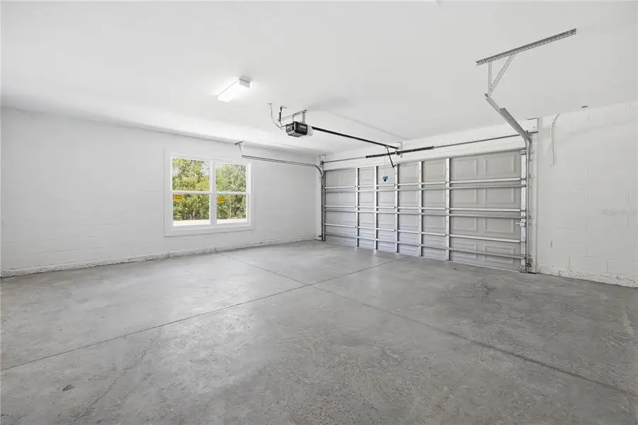 Spacious, unfurnished interior of a new home in , Ocala (Image 38).