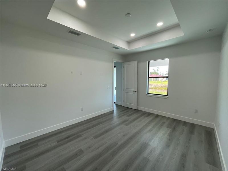 Spacious, unfurnished interior of a new home in , Lehigh Acres (Image 16).