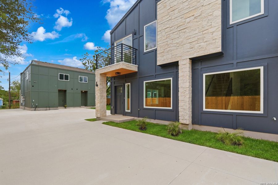 Exterior details and patio area of a home in , San Antonio (Image 19).