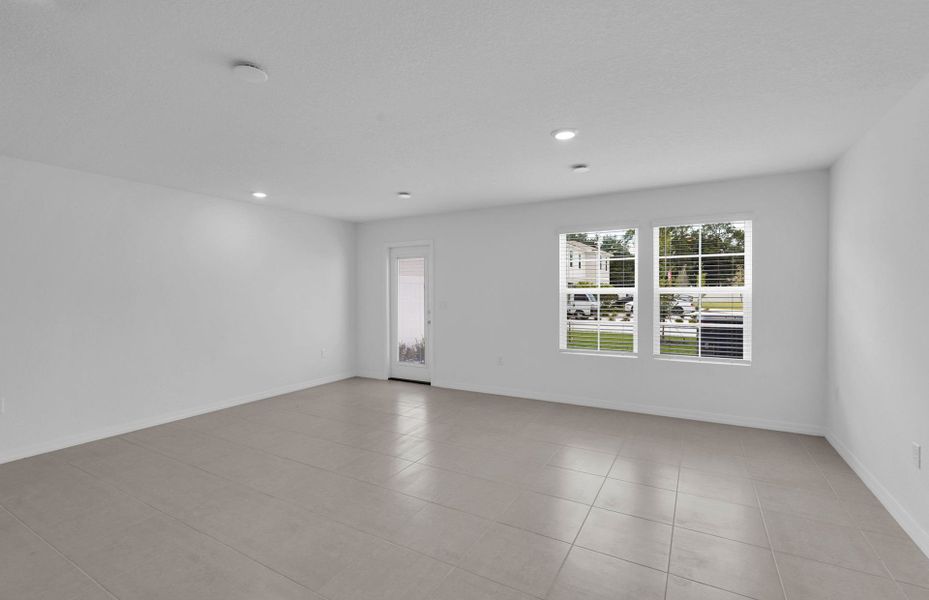Spacious, unfurnished interior of a new home in Normandy Pines, Jacksonville (Image 16).