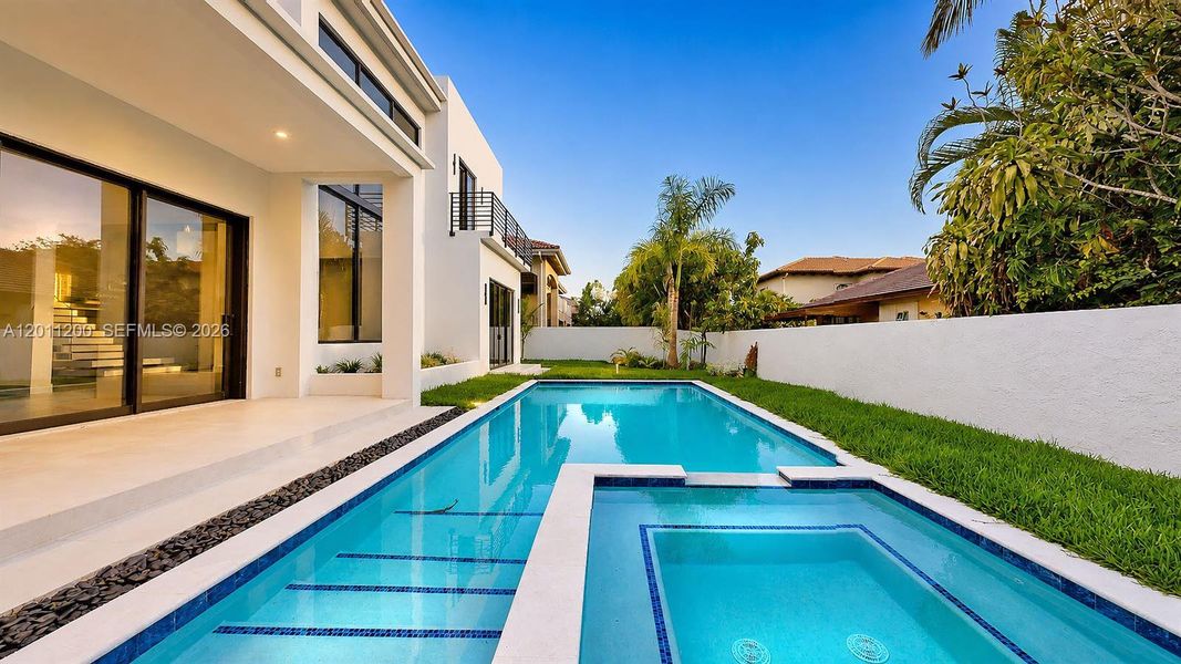 Exterior details and patio area of a home in , Miami Lakes (Image 3).