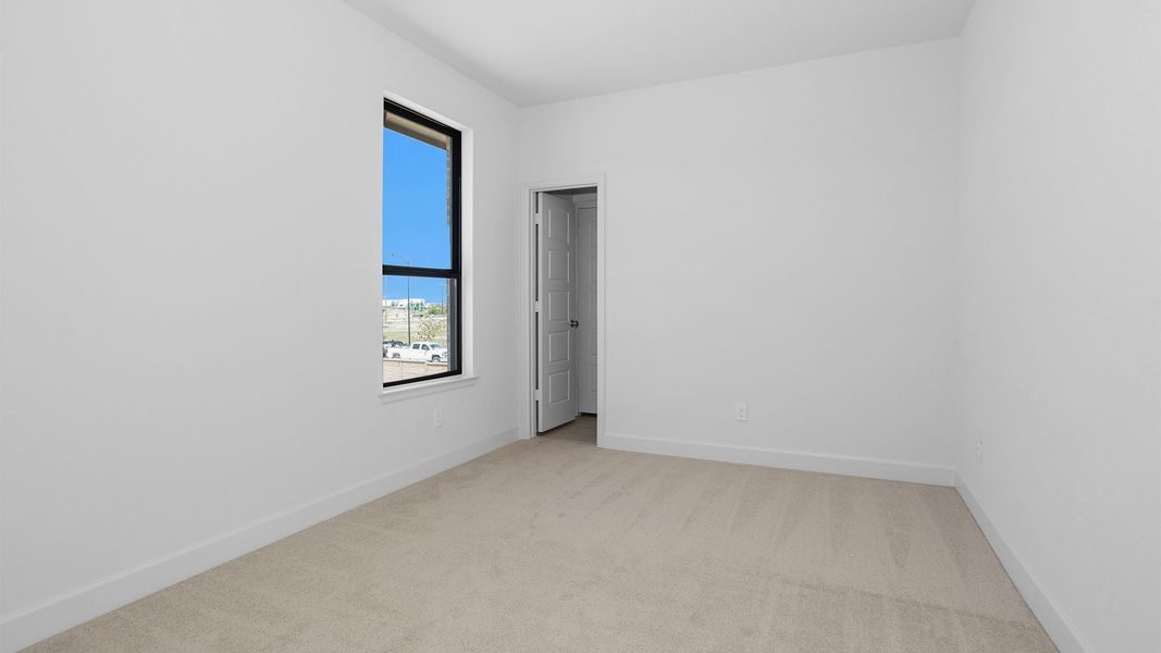Spacious, unfurnished interior of a new home in Lakes of Cane Island, Katy (Image 14).
