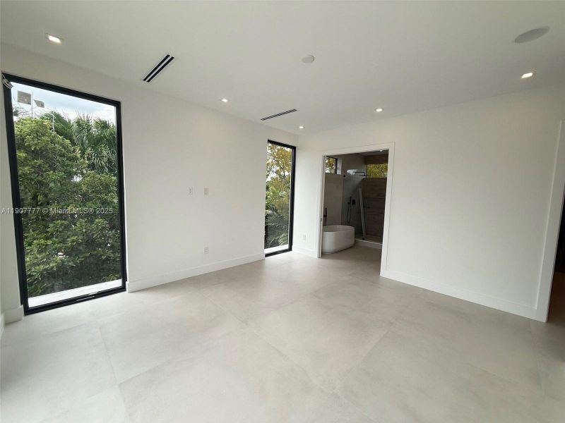 Spacious, unfurnished interior of a new home in , Surfside (Image 28).