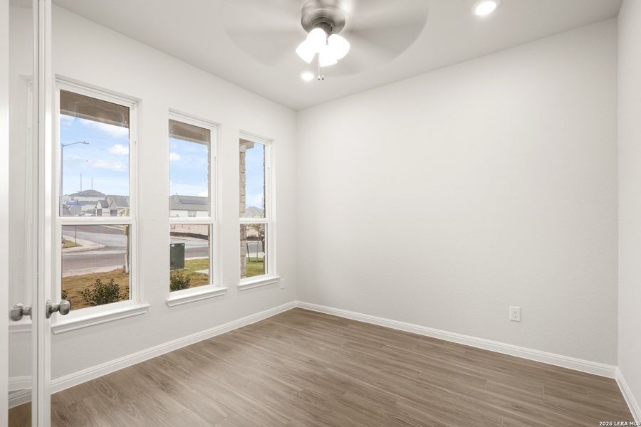 Spacious, unfurnished interior of a new home in Hunters Ranch, San Antonio (Image 24).
