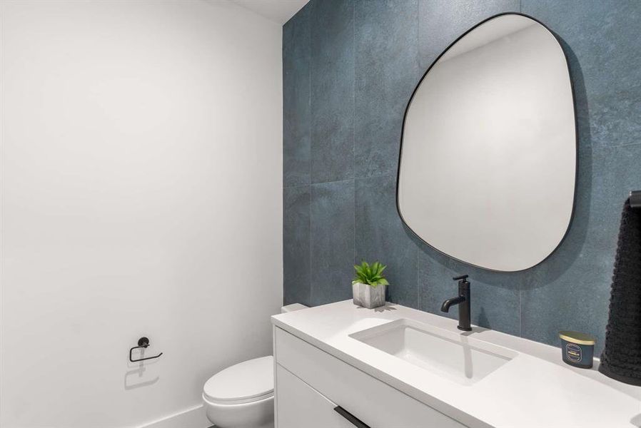 Furnished interior view inside a new home in , Dallas (Image 35).