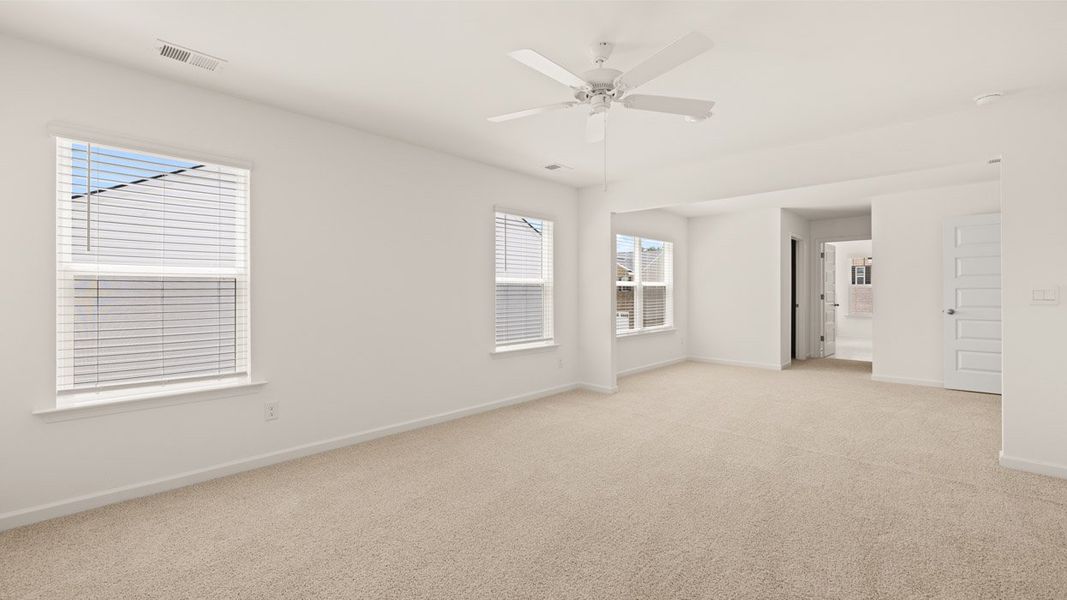Spacious, unfurnished interior of a new home in Bridle Creek, Locust Grove (Image 27).