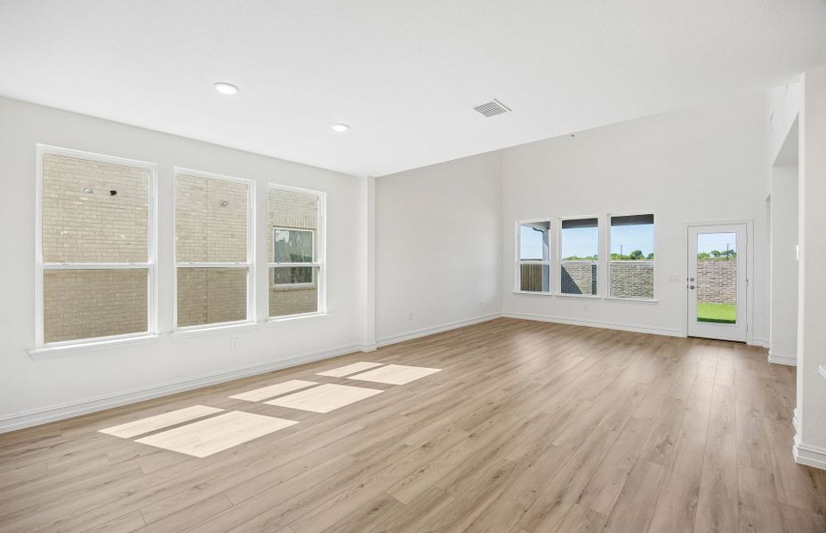 Spacious, unfurnished interior of a new home in Highland Lakes, McKinney (Image 17).