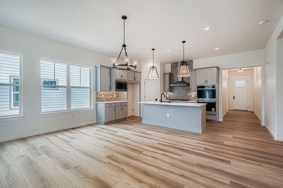 8925 S Riviera Way dining room/kitchen