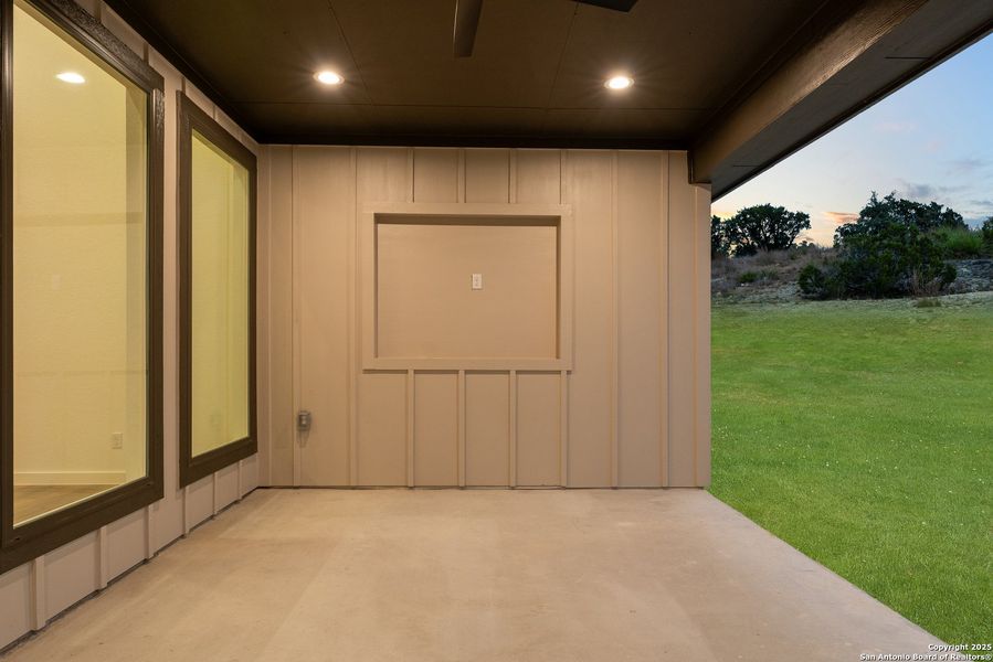 Exterior details and patio area of a home in , San Antonio (Image 27).
