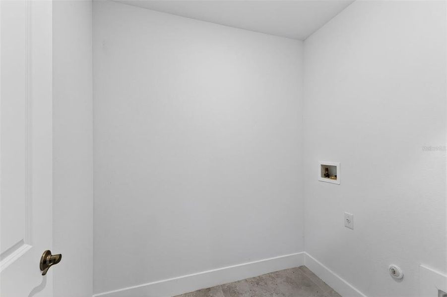 Spacious, unfurnished interior of a new home in , Port Charlotte (Image 28).