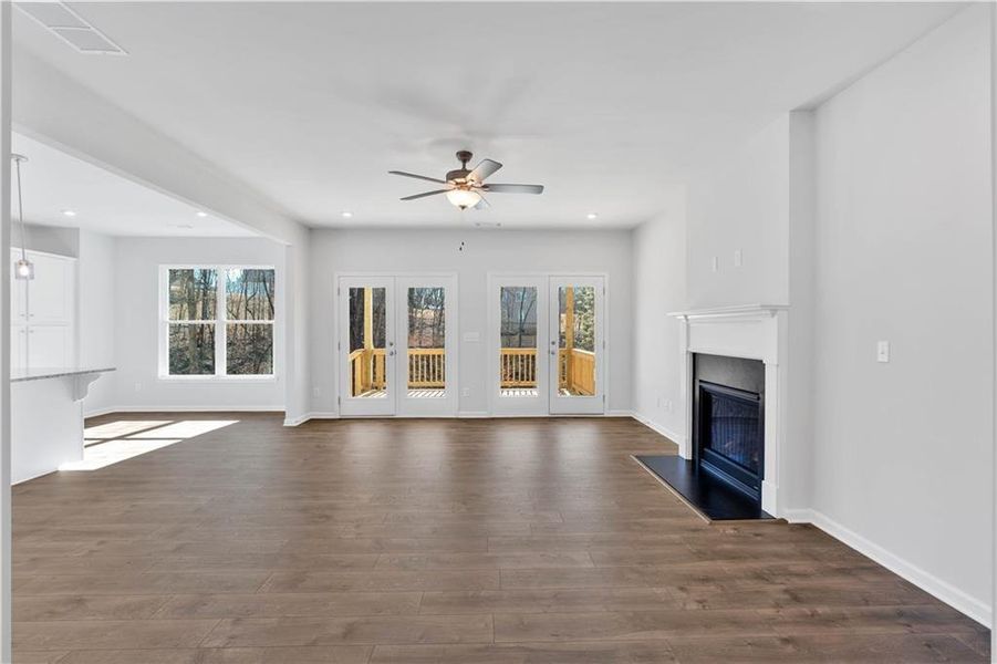 Spacious, unfurnished interior of a new home in Carter Grove, Cartersville (Image 8).
