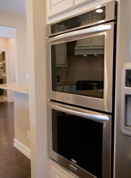 Representative interior finishes for a home built from the Mooreville by Pulte Homes in Bluffview Reserve, Leander (Image 21).