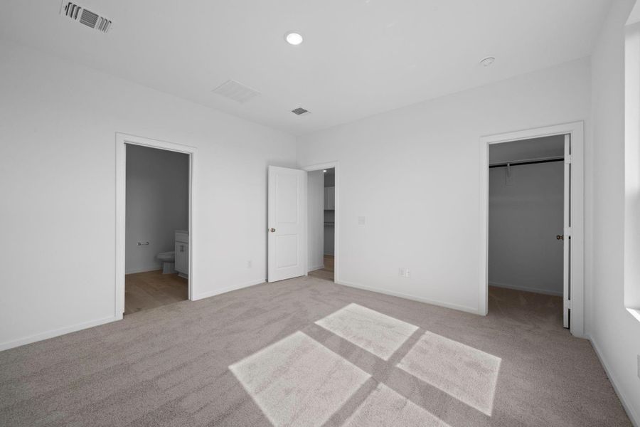 Spacious, unfurnished interior of a new home in Stokesbury, Waller (Image 8). Spacious, unfurnished interior of a new home in Stokesbury, Waller (Image 8).