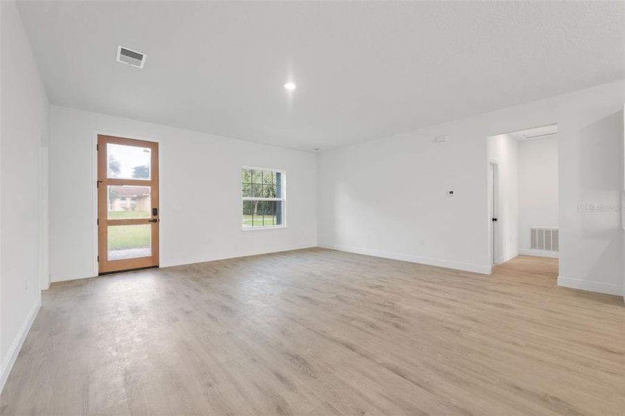 Spacious, unfurnished interior of a new home in , Ocala (Image 26).