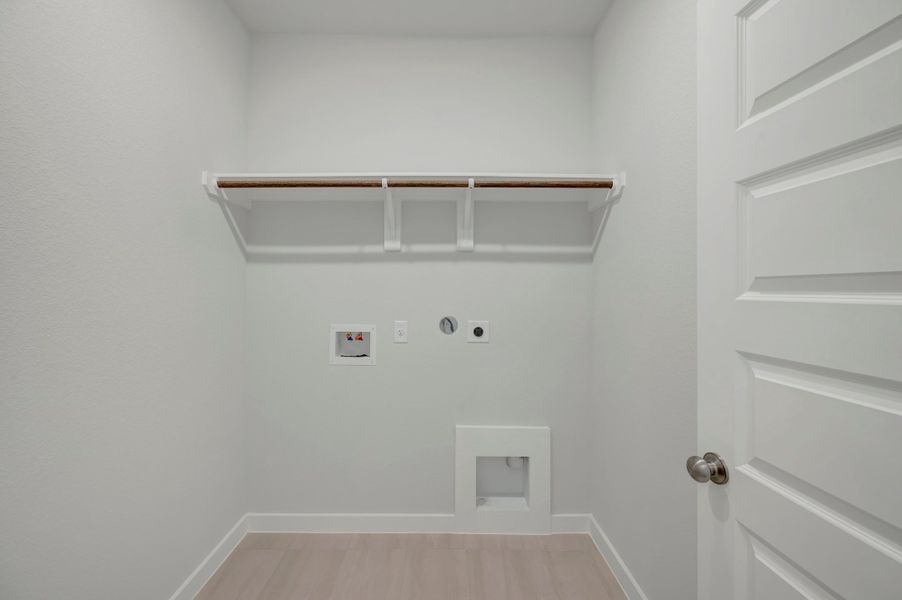 Spacious, unfurnished interior of a new home in Mason Woods, Cypress (Image 36).