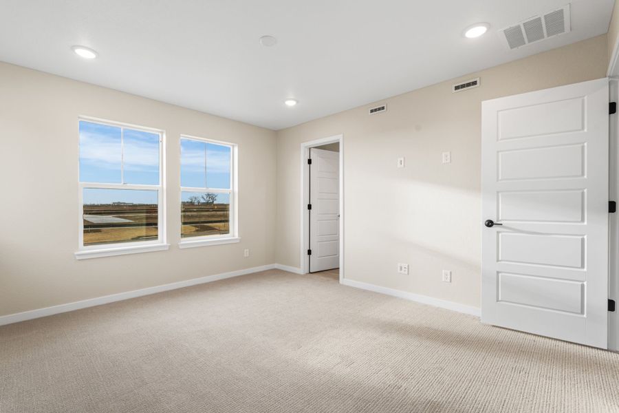 Spacious, unfurnished interior of a new home in Barefoot Village, Longmont (Image 15). Spacious, unfurnished interior of a new home in Barefoot Village, Longmont (Image 15).