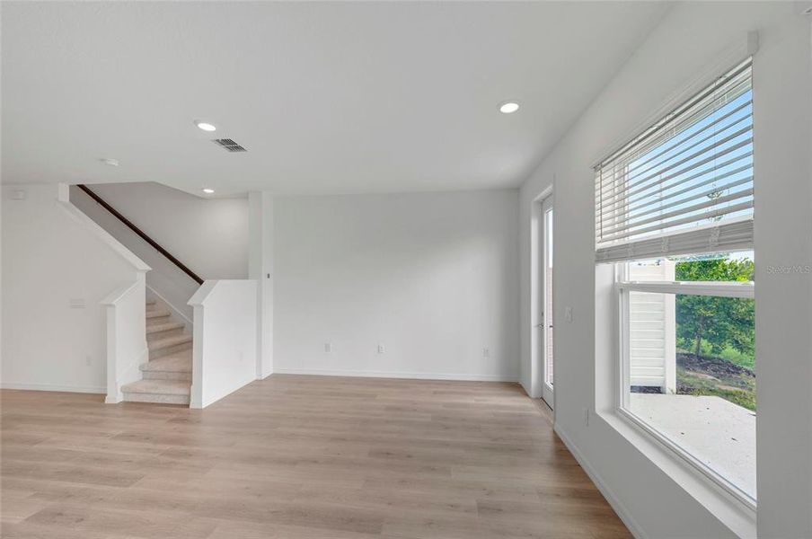 Spacious, unfurnished interior of a new home in , Apollo Beach (Image 12).