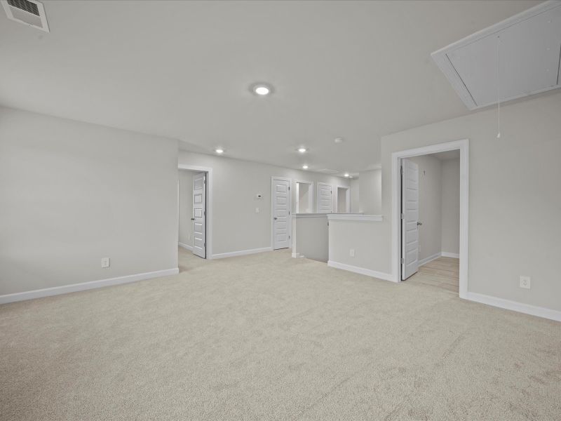 Spacious, unfurnished interior of a new home in Wexford Park, Fountain Inn (Image 14).