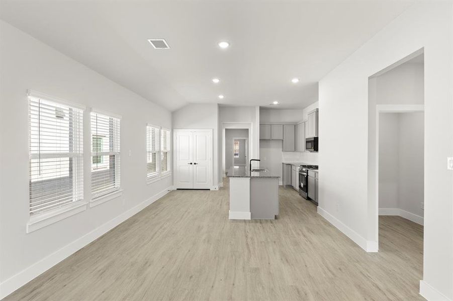 10. 705 Wilderness - Dining (2)