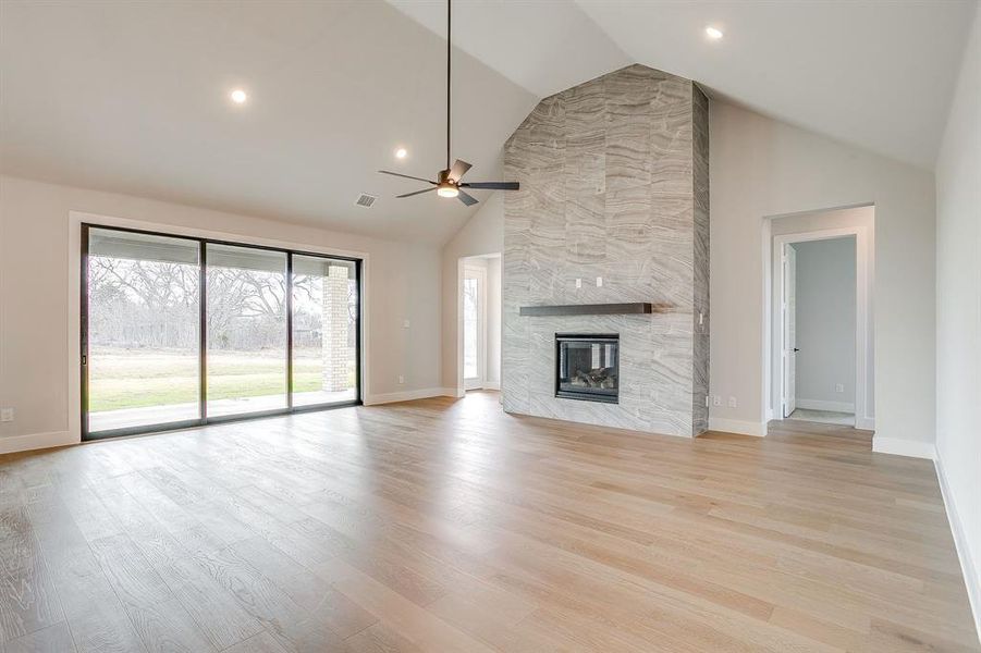 Spacious, unfurnished interior of a new home in Waterfall Ranch, Waxahachie (Image 35).