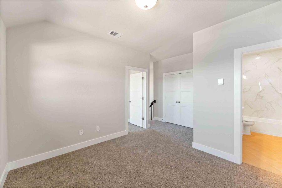 Spacious, unfurnished interior of a new home in Arabella on the Prairie, Richmond (Image 28).