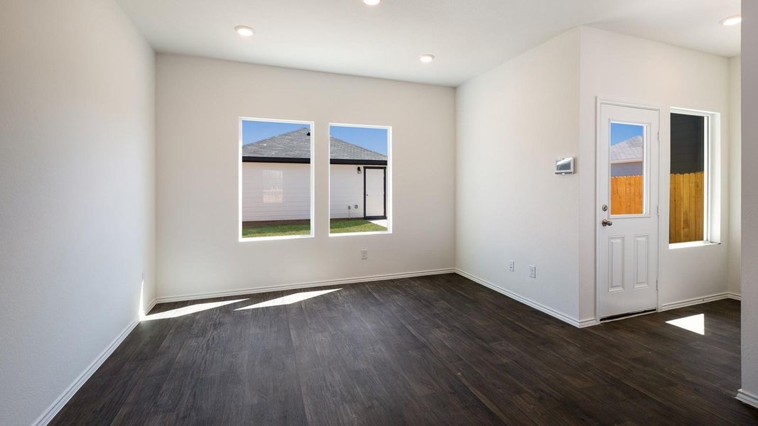 Spacious, unfurnished interior of a new home in Valverde, Bastrop (Image 10).