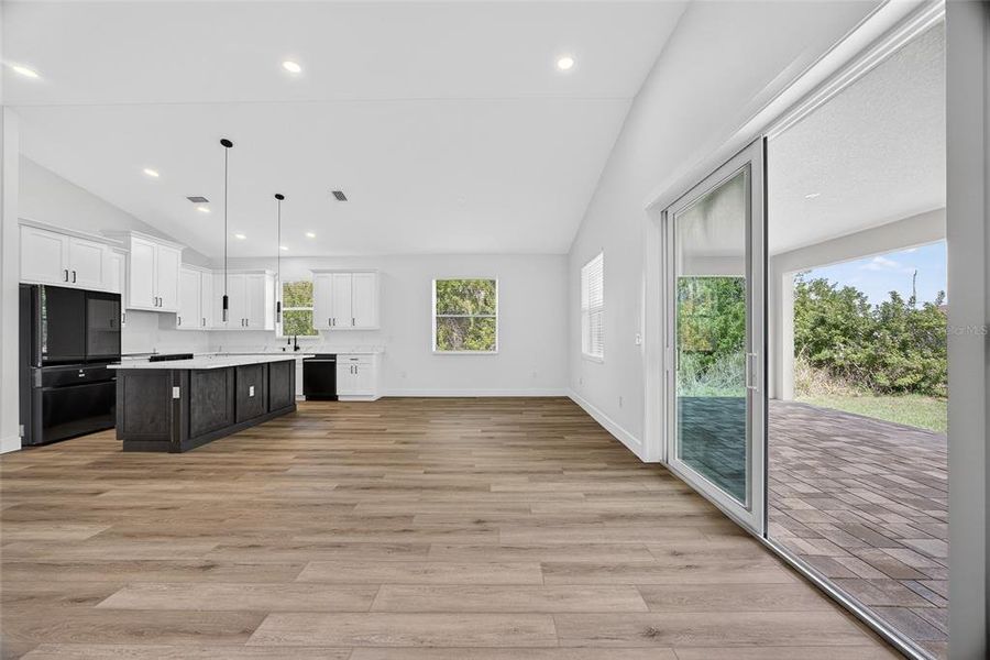 Spacious, unfurnished interior of a new home in , Rotonda West (Image 31).