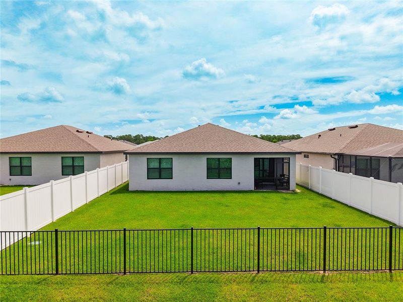 Exterior details and patio area of a home in Caloosa Cove, Labelle (Image 3).