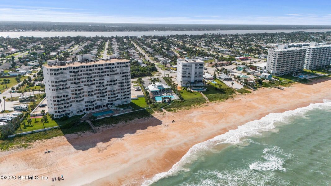 Condo located in Daytona Beach, FL showcasing its design and architecture (Image 50). Condo located in Daytona Beach, FL showcasing its design and architecture (Image 50).