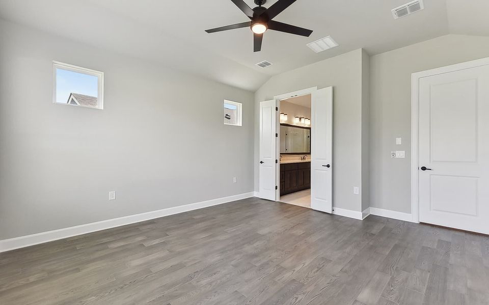 Spacious, unfurnished interior of a new home in Traditional at Kissing Tree, San Marcos (Image 10).