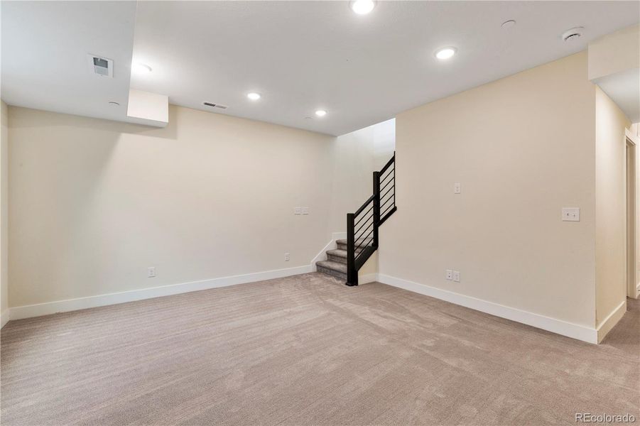 Spacious, unfurnished interior of a new home in Dillon Pointe - City, Broomfield (Image 19).