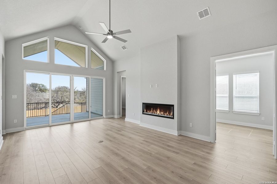 Spacious, unfurnished interior of a new home in Potranco Oaks, Castroville (Image 38).