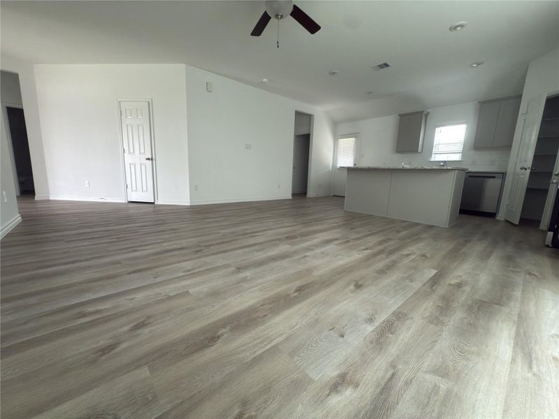 Spacious, unfurnished interior of a new home in , Dayton (Image 6).