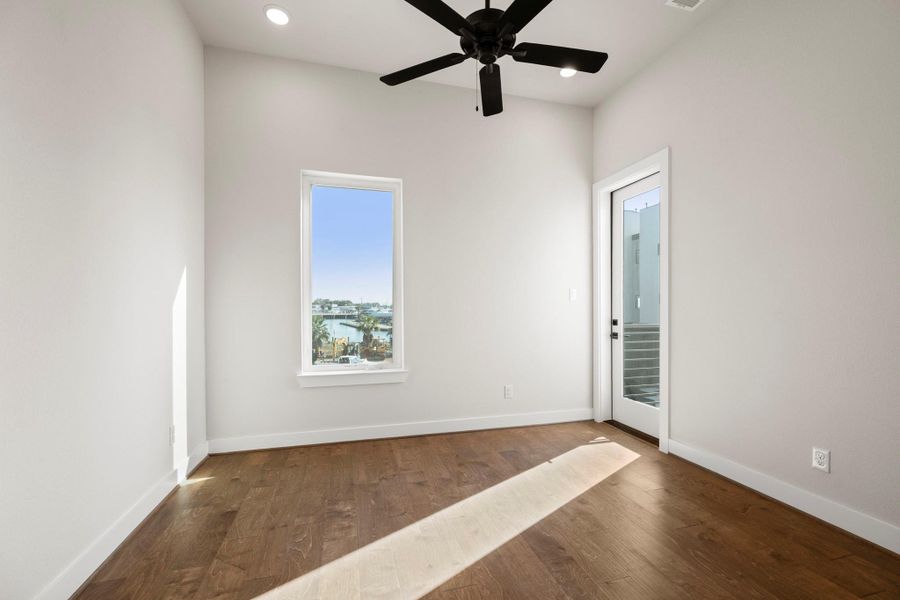 Spacious, unfurnished interior of a new home in Lago Pointe, Seabrook (Image 19). Spacious, unfurnished interior of a new home in Lago Pointe, Seabrook (Image 19).