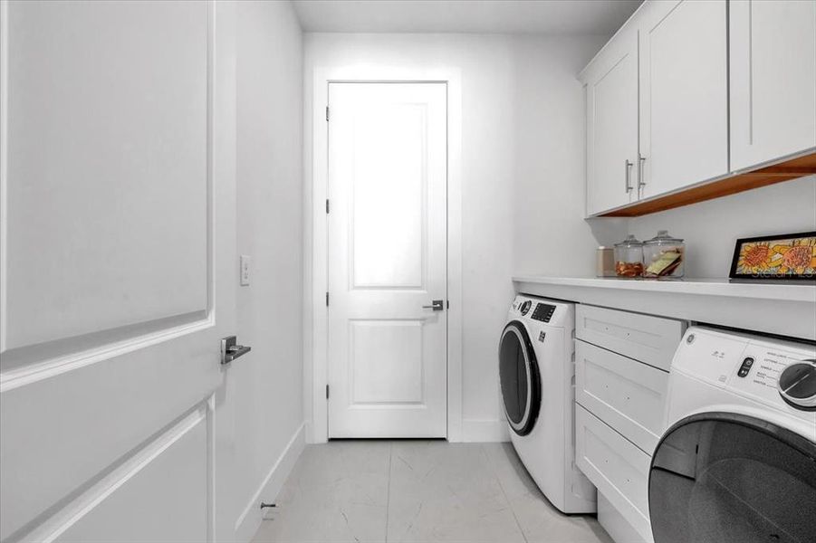 Furnished interior view inside a new home in , Venice (Image 49).