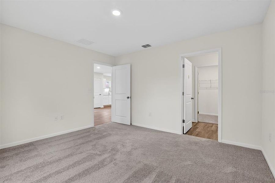 Spacious, unfurnished interior of a new home in Rainbow Lakes Estates, Dunnellon (Image 27).