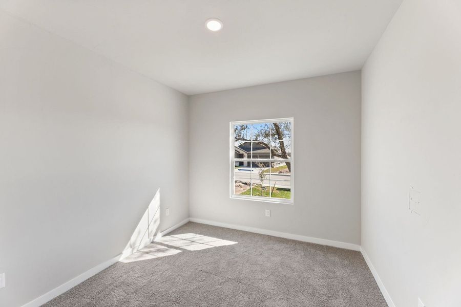 Spacious, unfurnished interior of a new home in Hunters Ranch, San Antonio (Image 16).