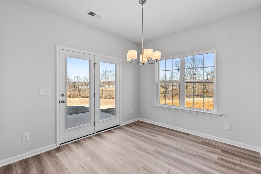 Spacious, unfurnished interior of a new home in Fieldstone, Lexington (Image 26).