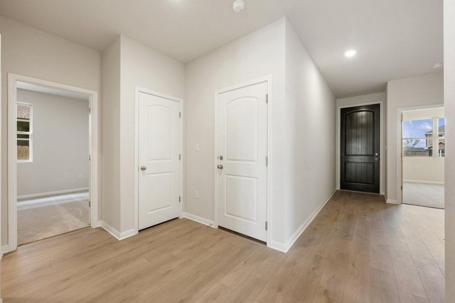 Photos are representative images and renderings for illustrative purposes only. Actual structural options and design images of the home may vary.