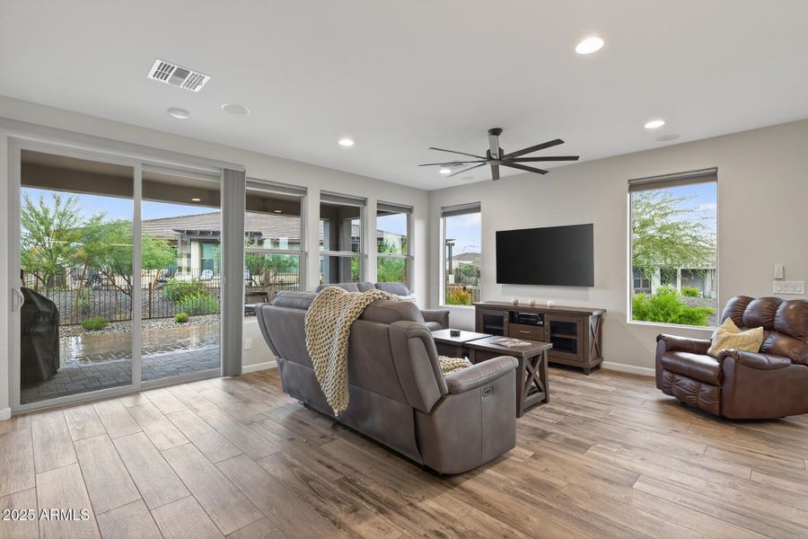 15) GREAT ROOM 15) GREAT ROOM