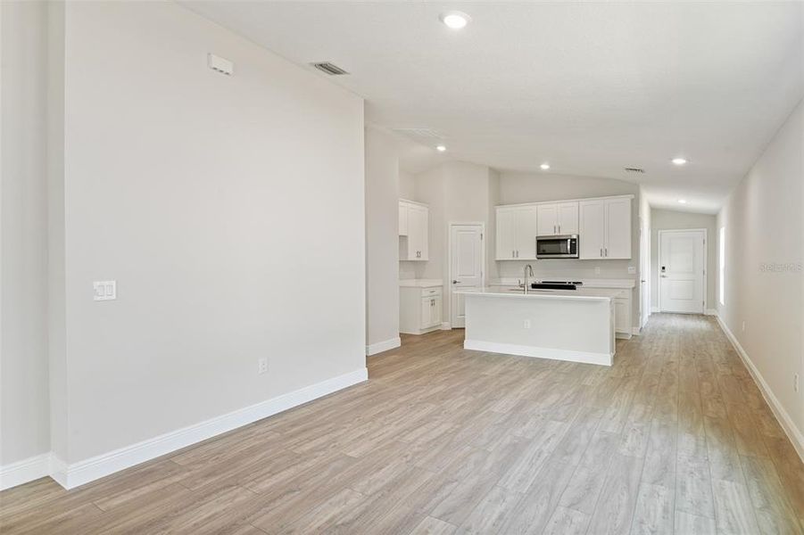 Spacious, unfurnished interior of a new home in Cherrywood Preserve, Ocala (Image 8).