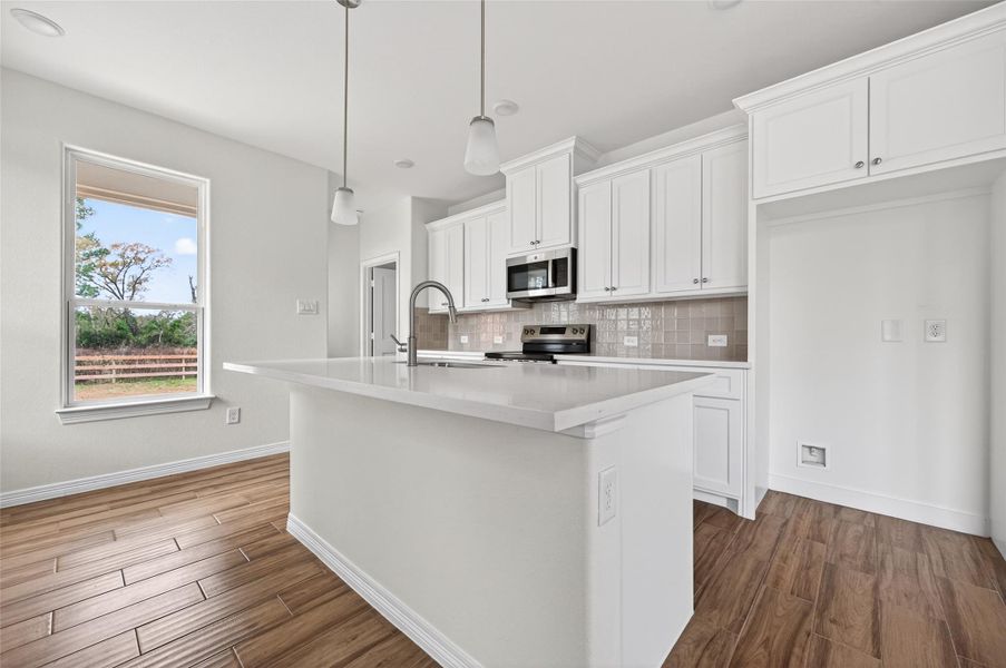 Furnished interior view inside a new home in , Hempstead (Image 15).