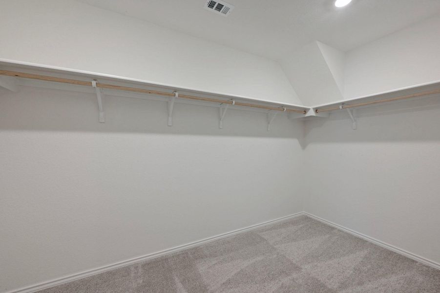 Spacious, unfurnished interior of a new home in Stoney Chase, Del Valle (Image 19).