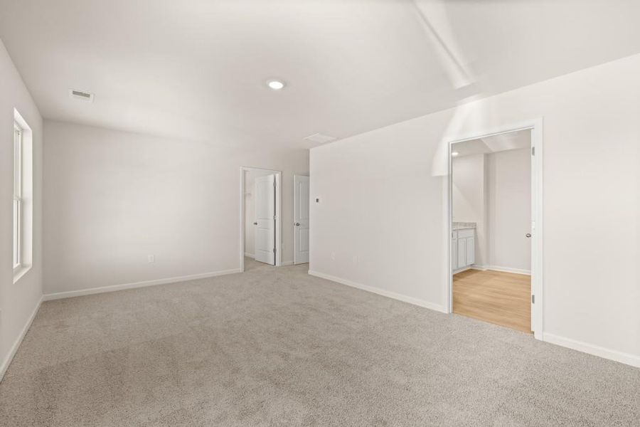 Spacious, unfurnished interior of a new home in Oconee Overlook, Gainesville (Image 33). Spacious, unfurnished interior of a new home in Oconee Overlook, Gainesville (Image 33).