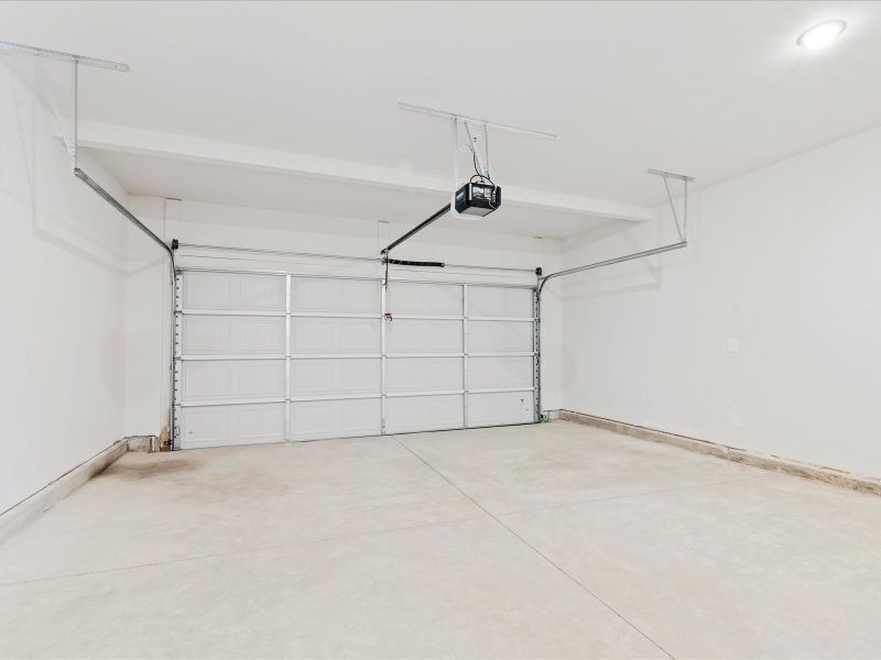 Spacious, unfurnished interior of a new home in Collier Ridge, Moore (Image 32).