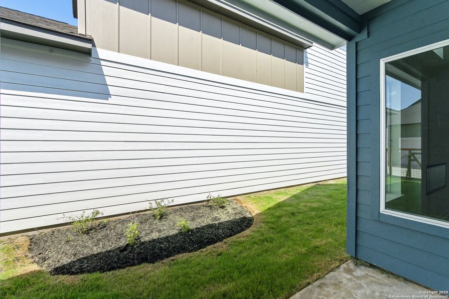Exterior details and patio area of a home in The Crossvine – Garden Homes, Schertz (Image 1). Exterior details and patio area of a home in The Crossvine – Garden Homes, Schertz (Image 1).