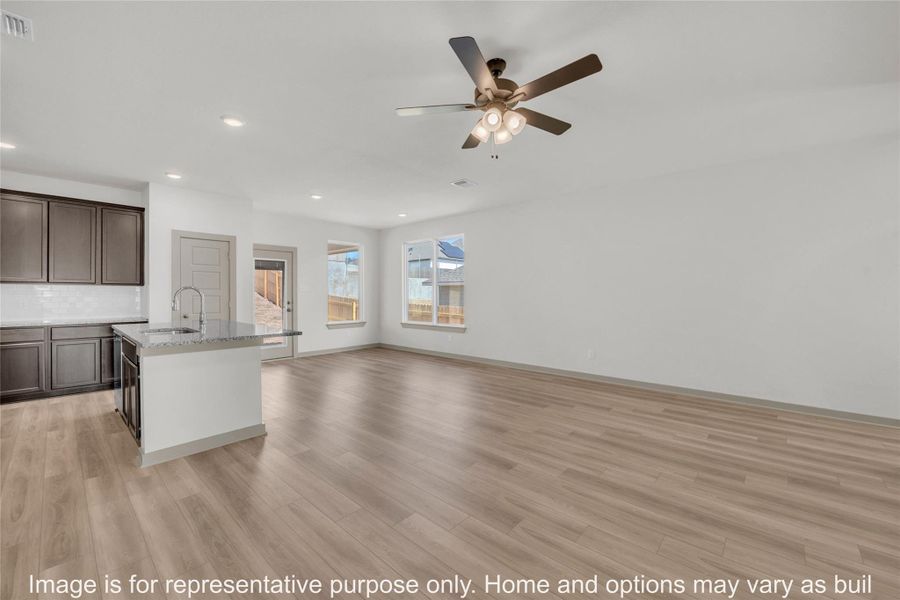 Spacious, unfurnished interior of a new home in Sterling Ridge, Huntsville (Image 8).